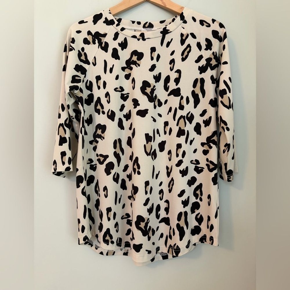 Tickled‎ Teal Cream and Black Leopard Print 3/4 Sleeve Top, Size Medium